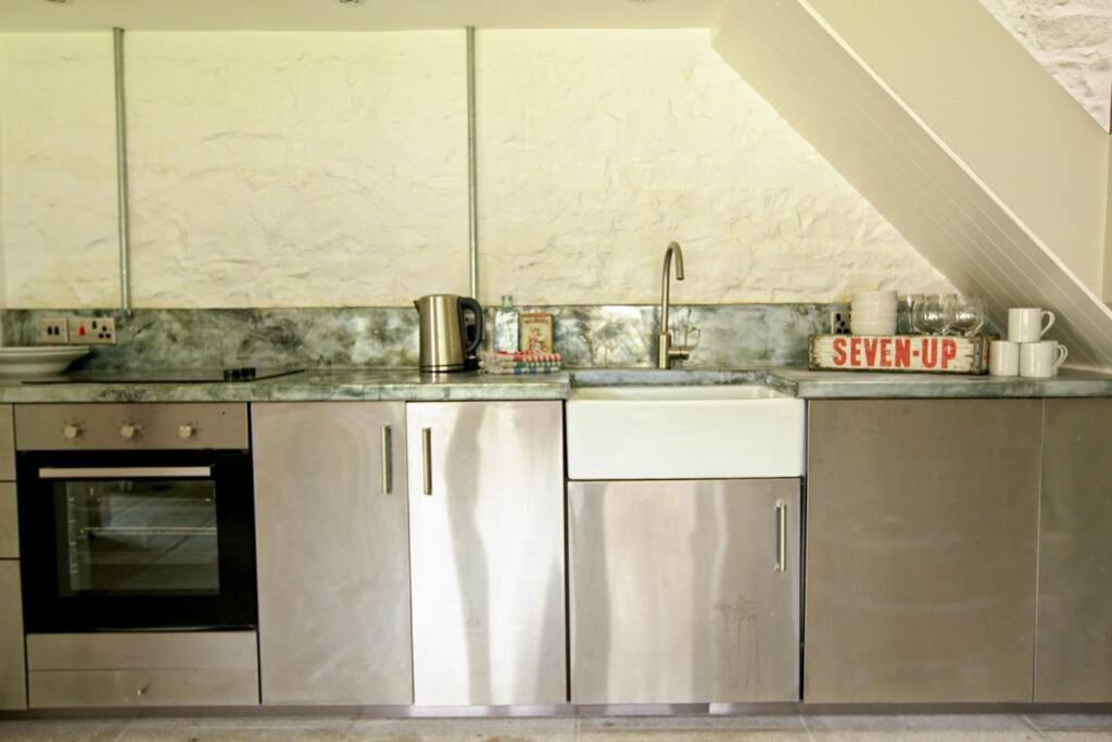 Lower Godney Little House Wells Bagian luar foto